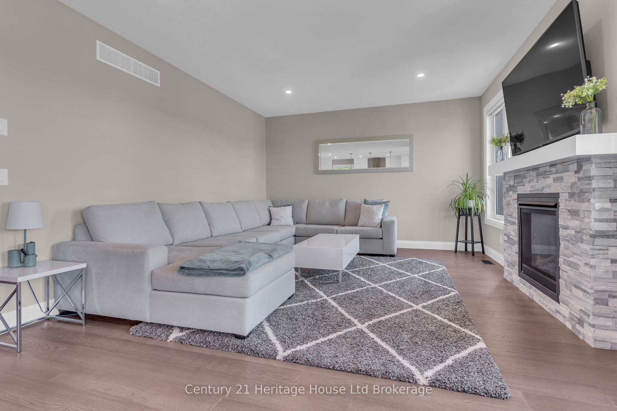 18 Thompson Court Property Photo 8