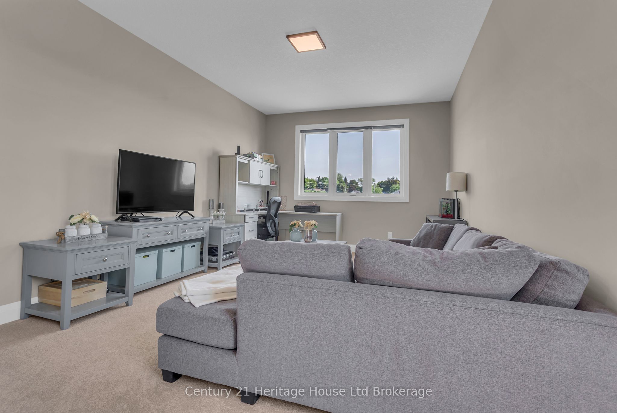 18 Thompson Court Property Photo 26