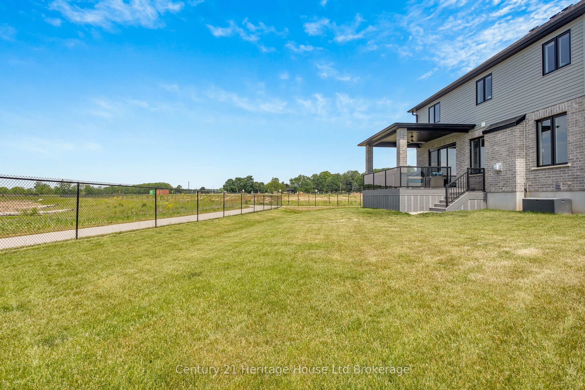 18 Thompson Court Property Photo 44