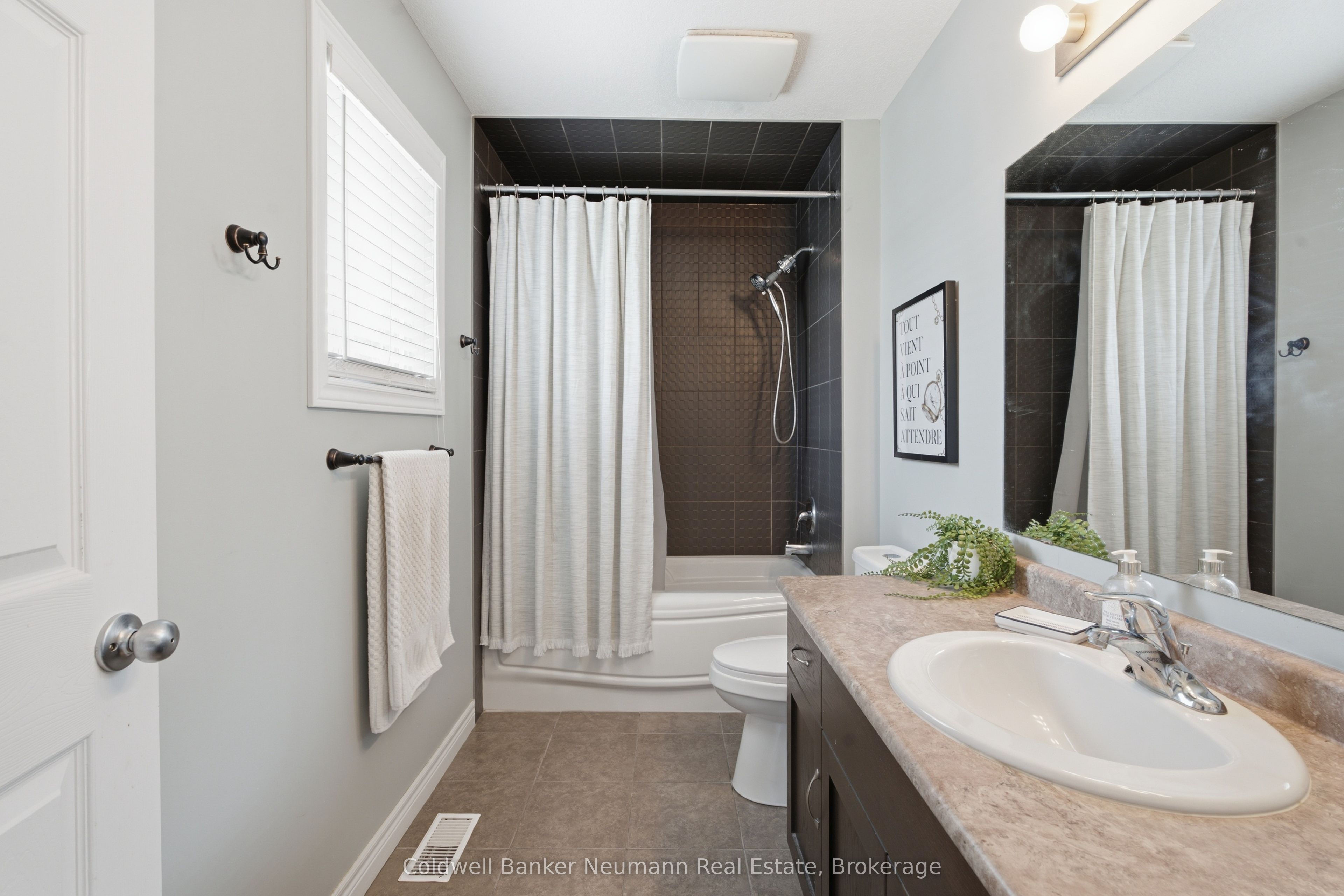 110 Oakes Crescent Property Photo 19