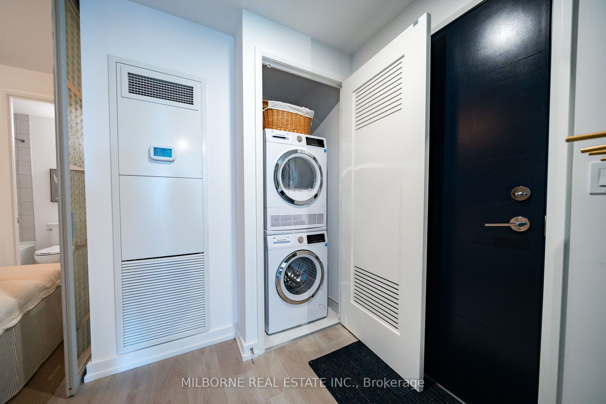 75 James Street S 2207 Property Photo 2