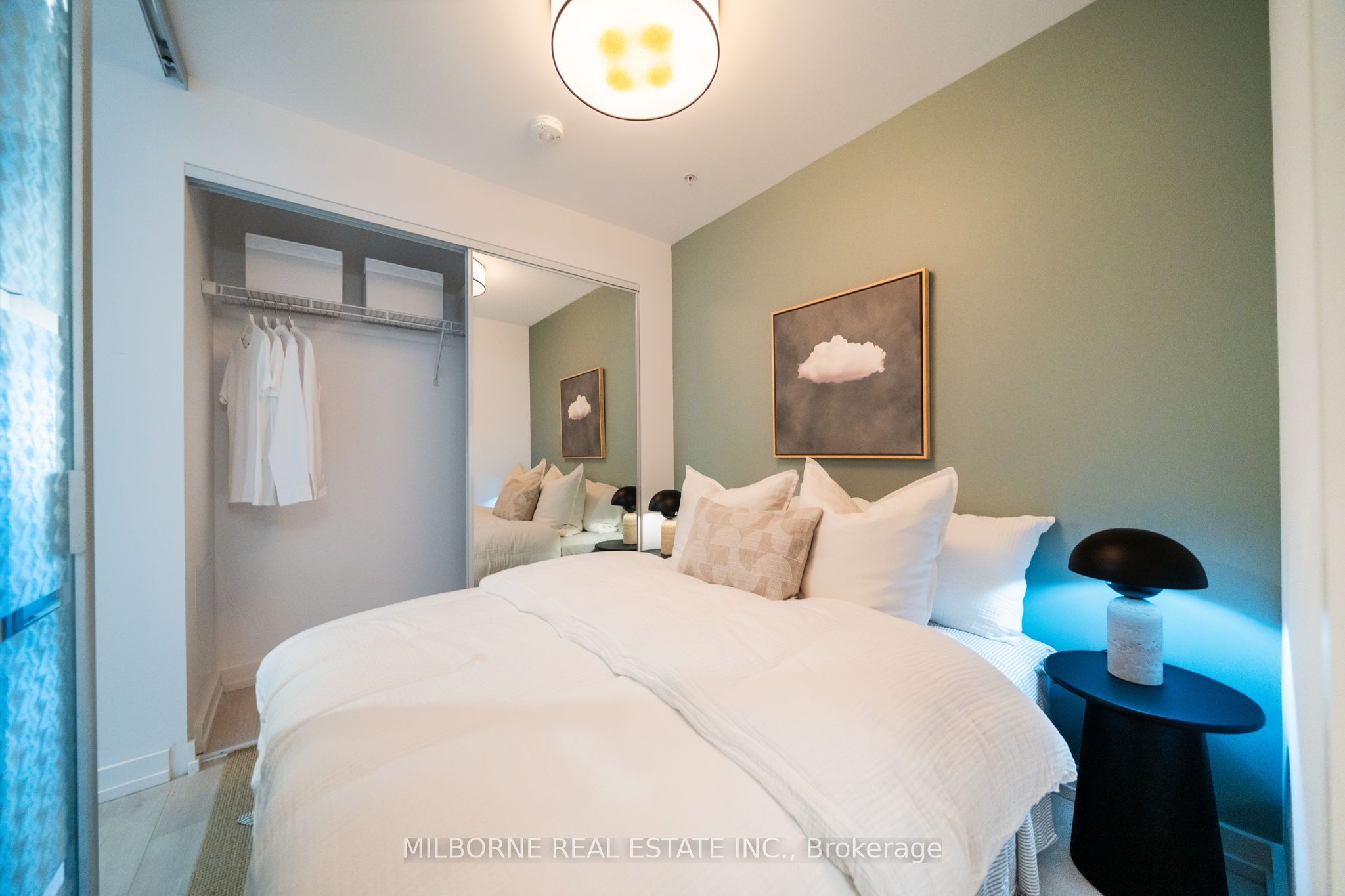75 James Street S 2207 Property Photo 4