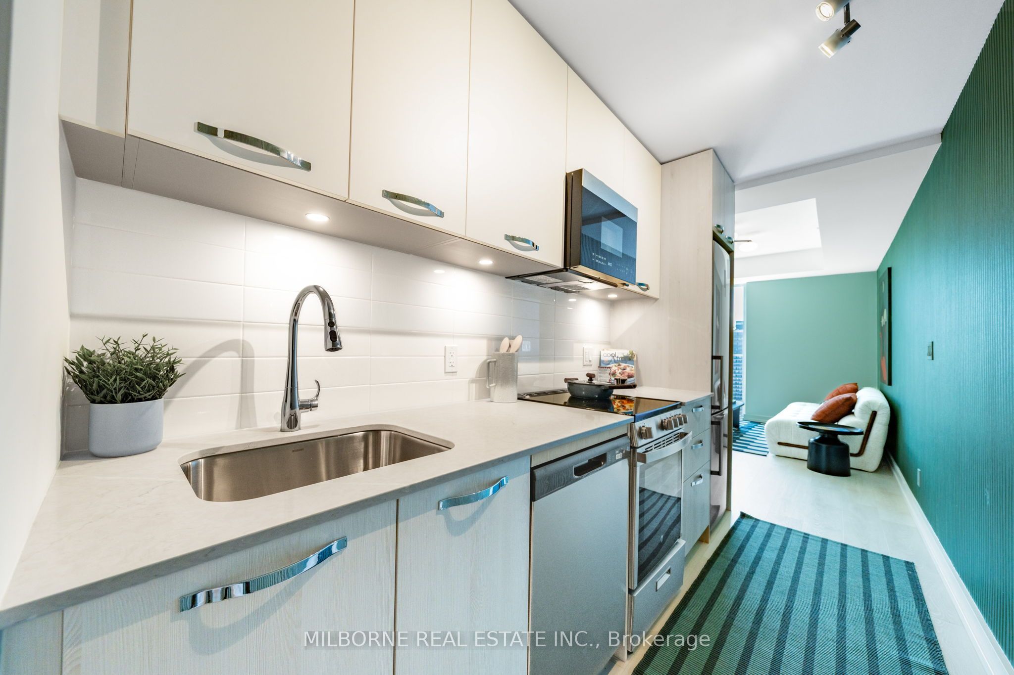 75 James Street S 2207 Property Photo 7
