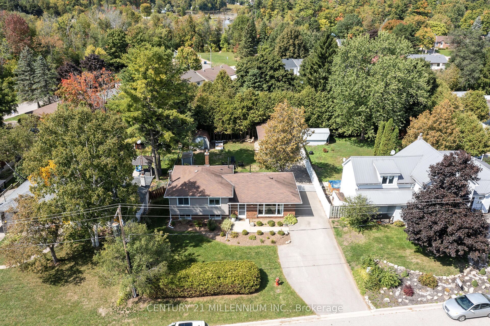 27 Dundas Street W Property Photo 3