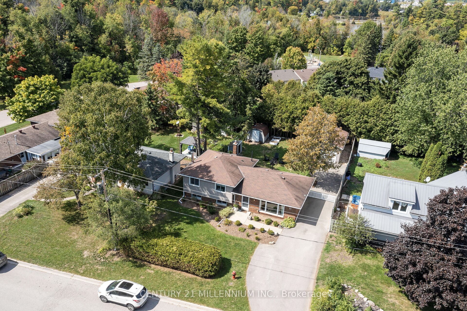 27 Dundas Street W Property Photo 5