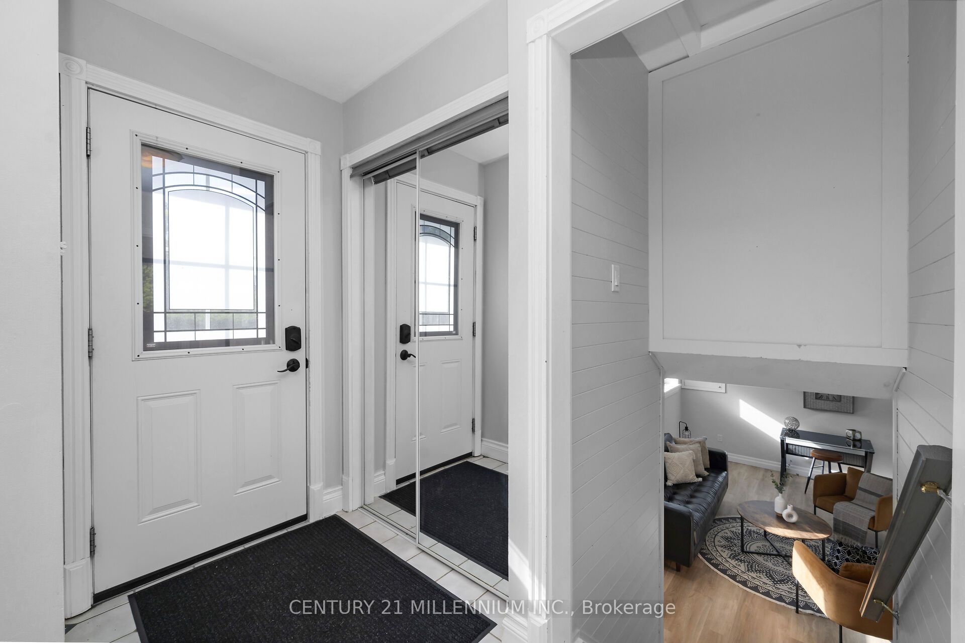 27 Dundas Street W Property Photo 7