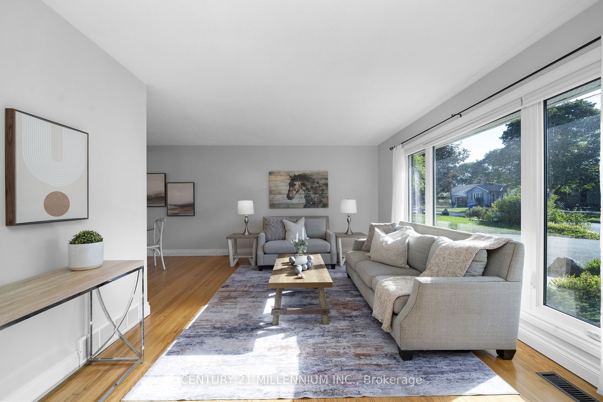 27 Dundas Street W Property Photo 9