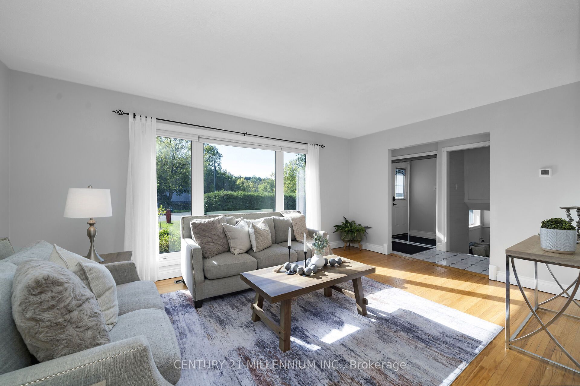 27 Dundas Street W Property Photo 11
