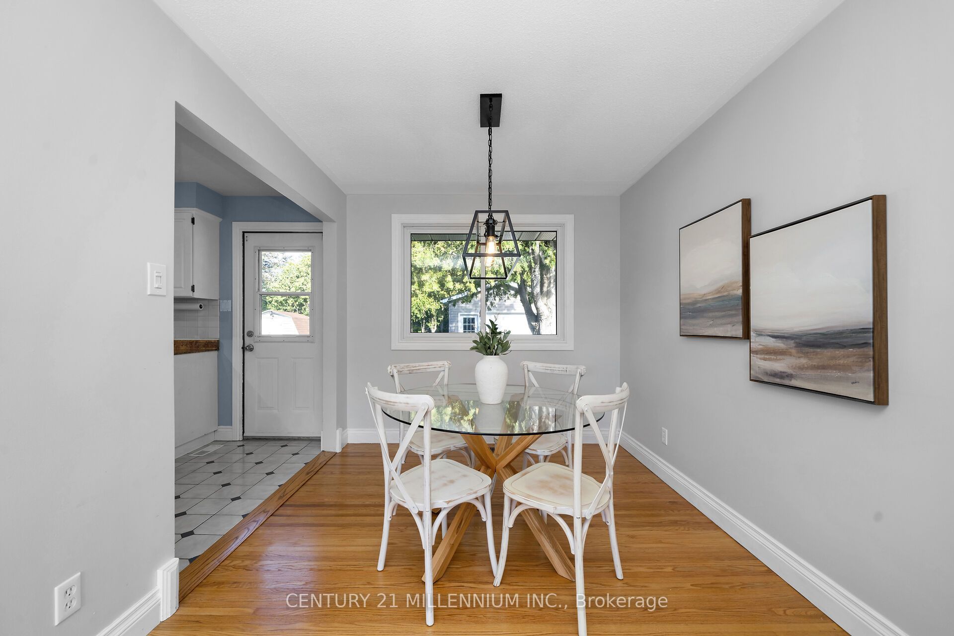 27 Dundas Street W Property Photo 14