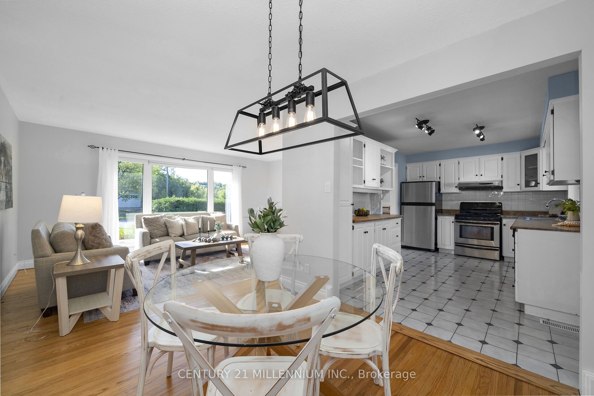 27 Dundas Street W Property Photo 15