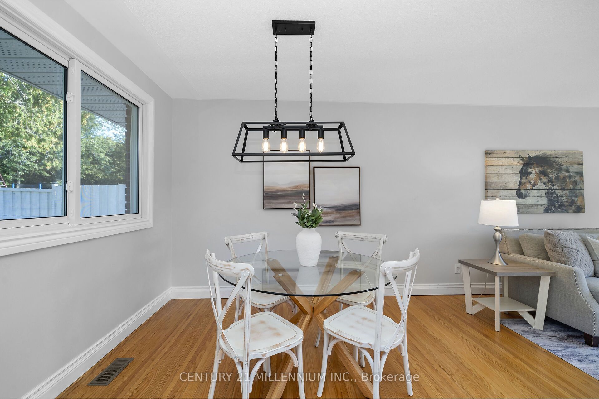 27 Dundas Street W Property Photo 16