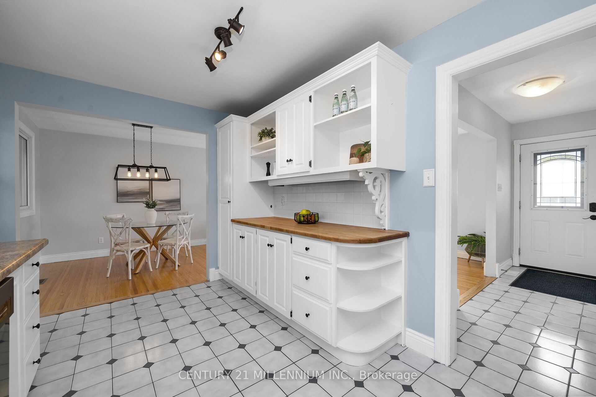 27 Dundas Street W Property Photo 19