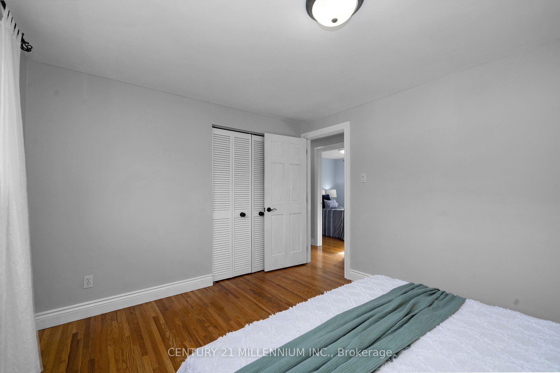 27 Dundas Street W Property Photo 22