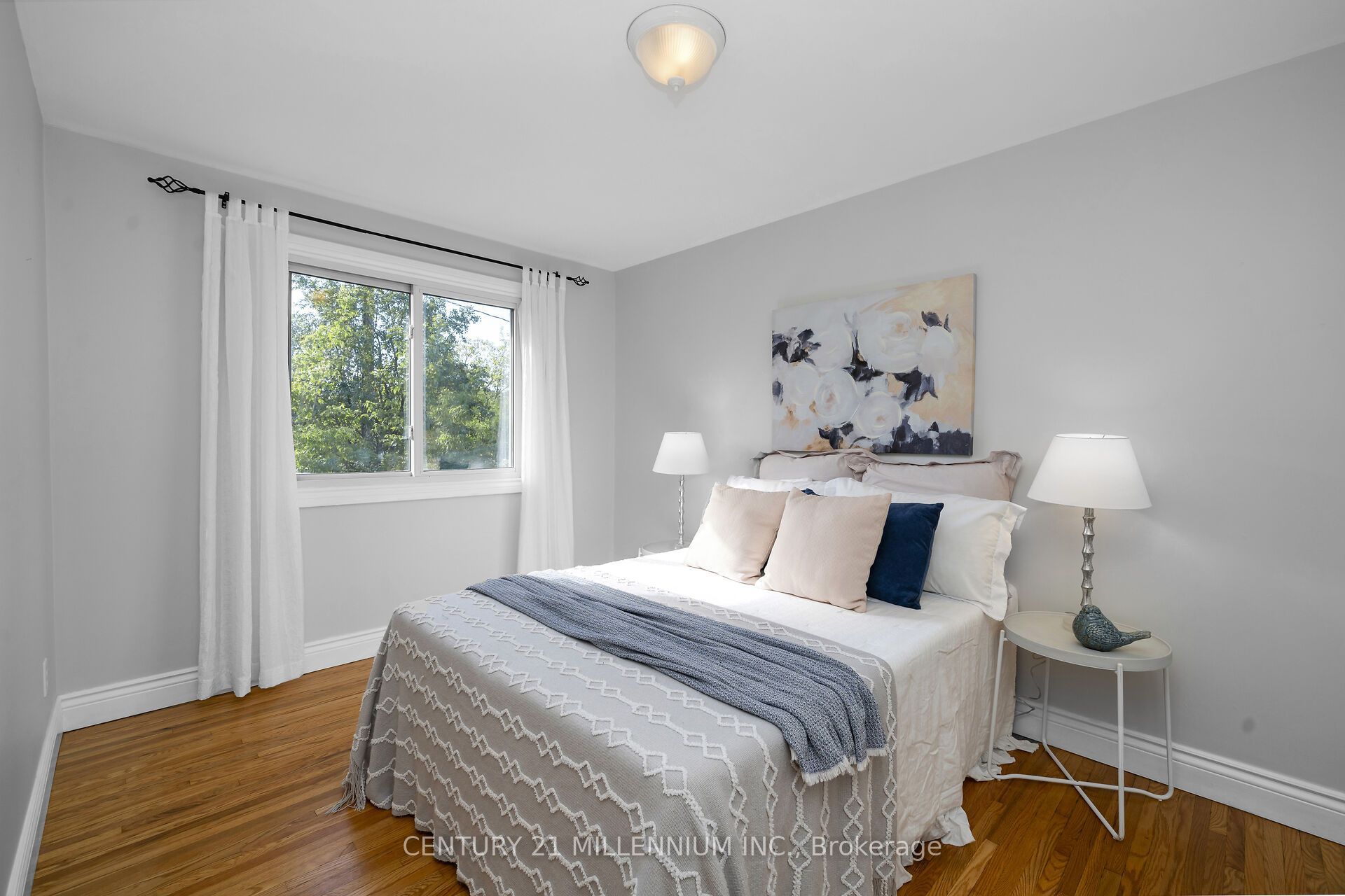 27 Dundas Street W Property Photo 23