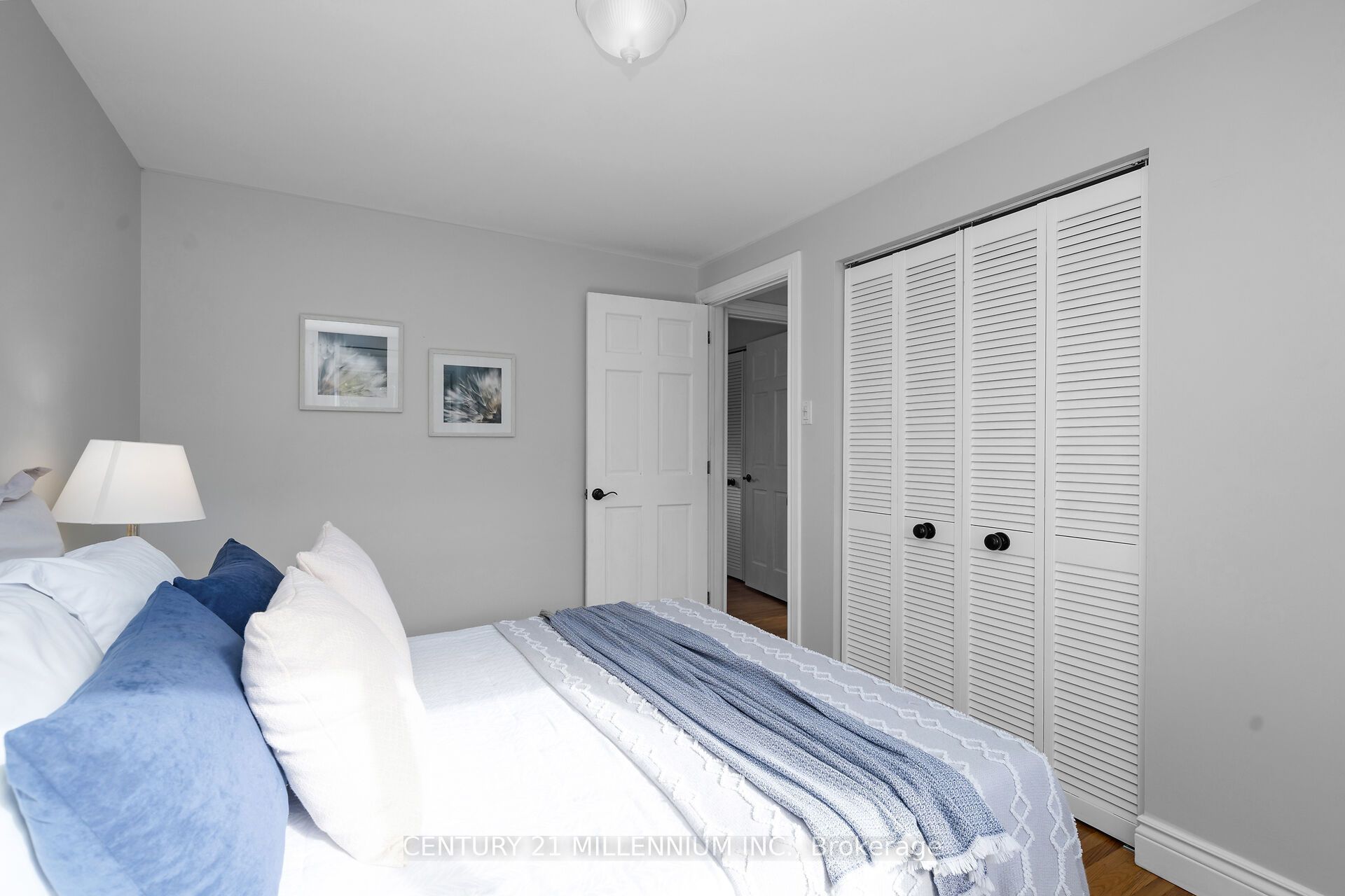 27 Dundas Street W Property Photo 24