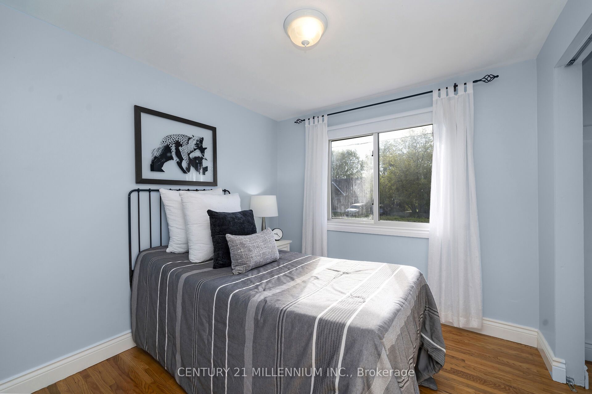 27 Dundas Street W Property Photo 25