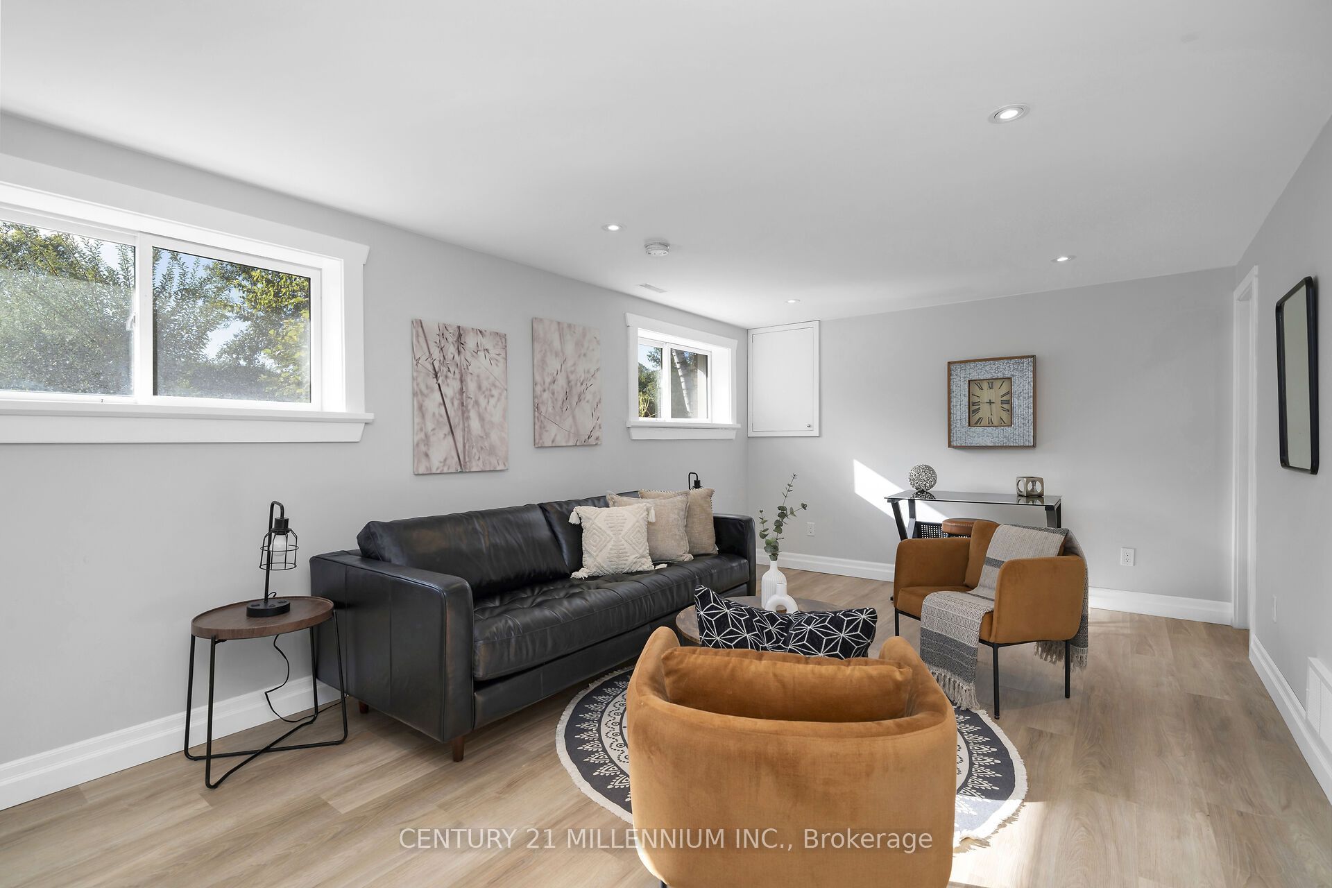 27 Dundas Street W Property Photo 28