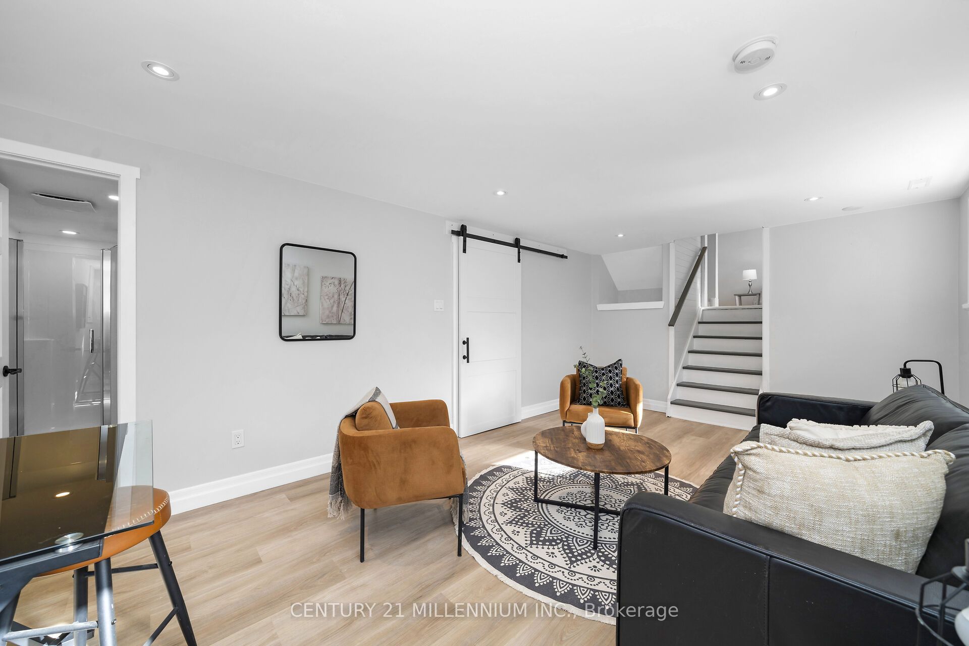 27 Dundas Street W Property Photo 29
