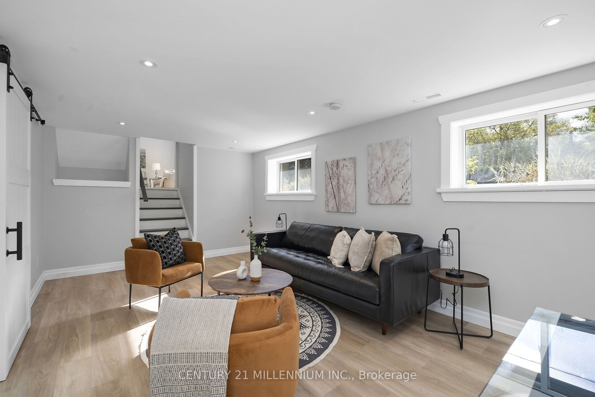 27 Dundas Street W Property Photo 30
