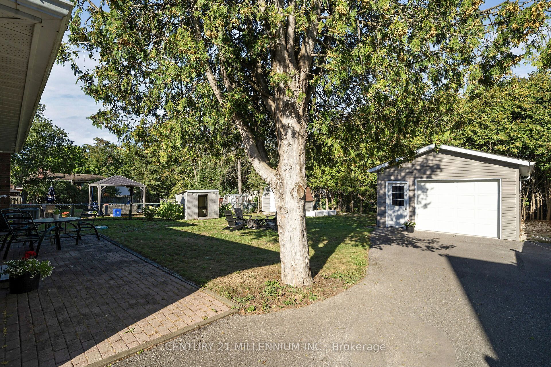 27 Dundas Street W Property Photo 33