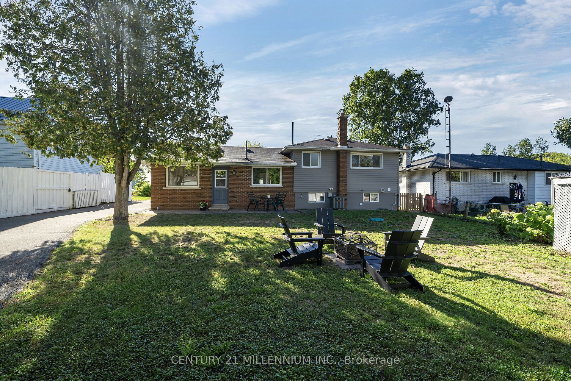 27 Dundas Street W Property Photo 35