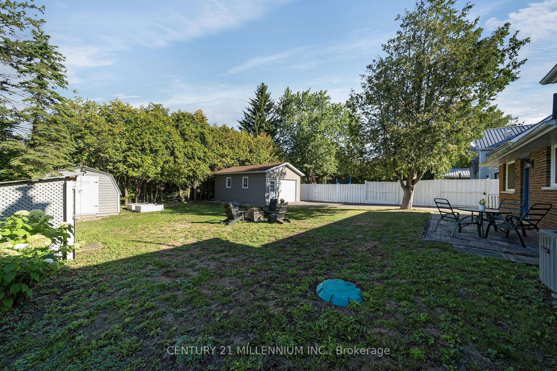 27 Dundas Street W Property Photo 36