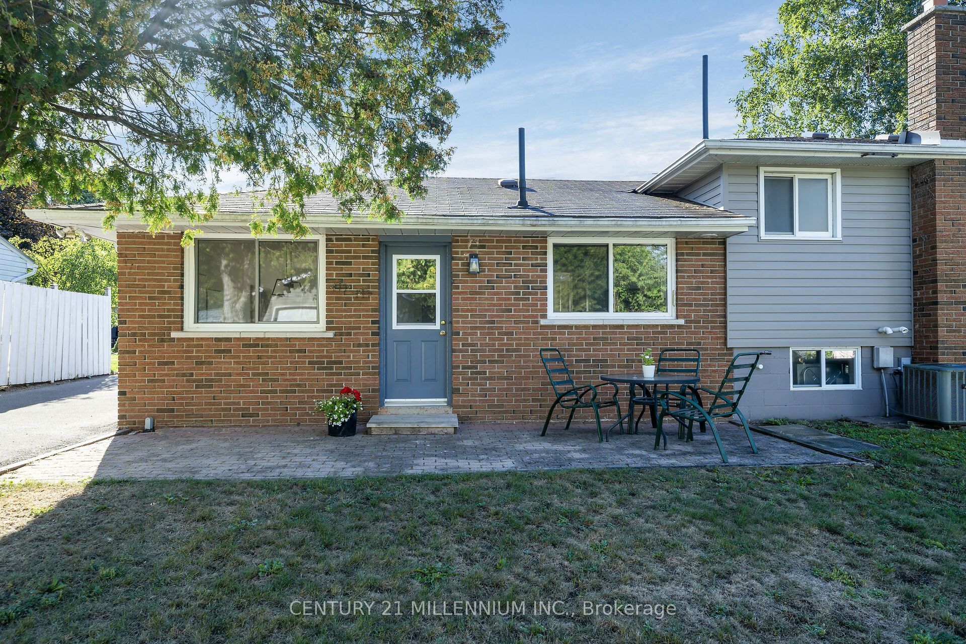 27 Dundas Street W Property Photo 37