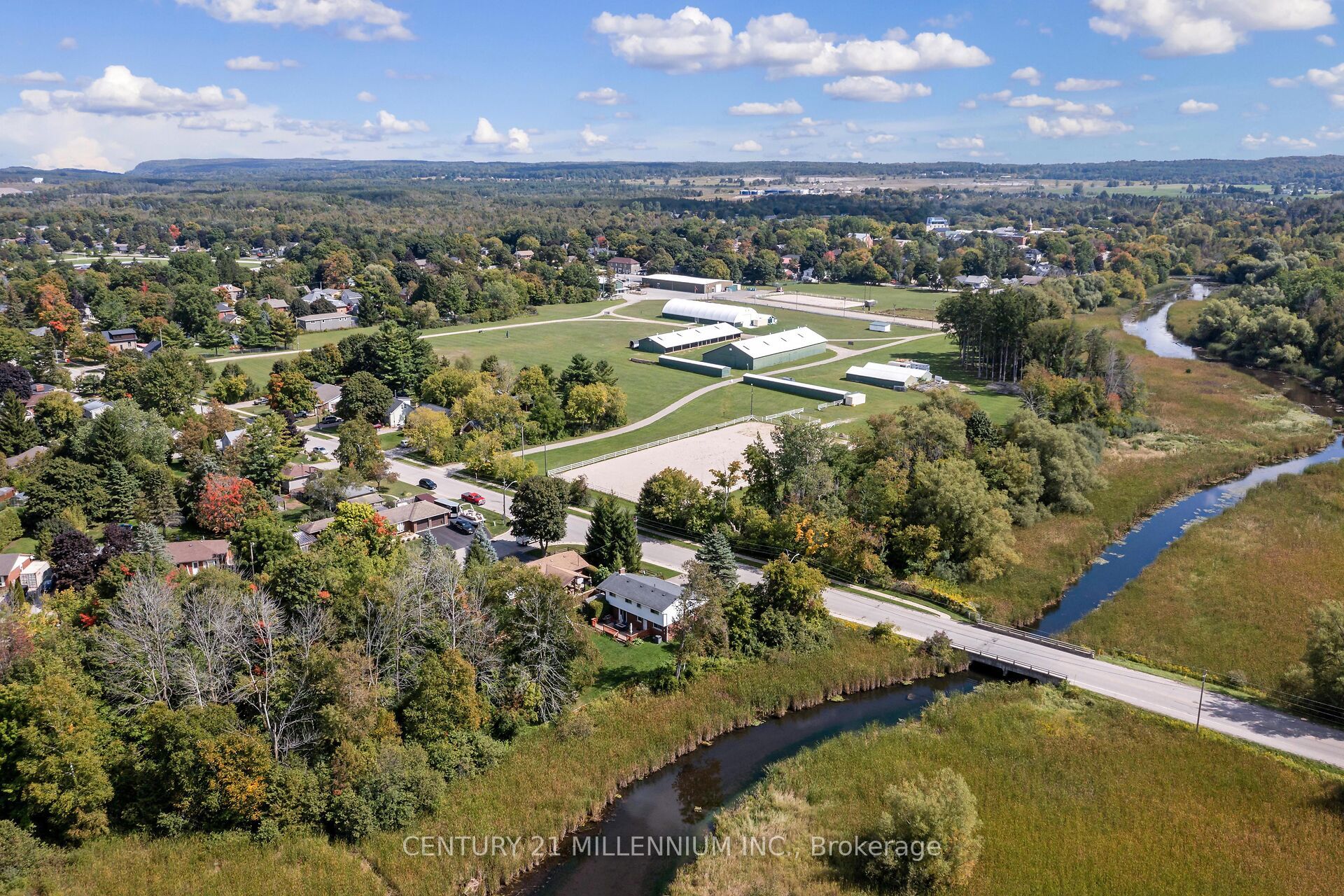 27 Dundas Street W Property Photo 42