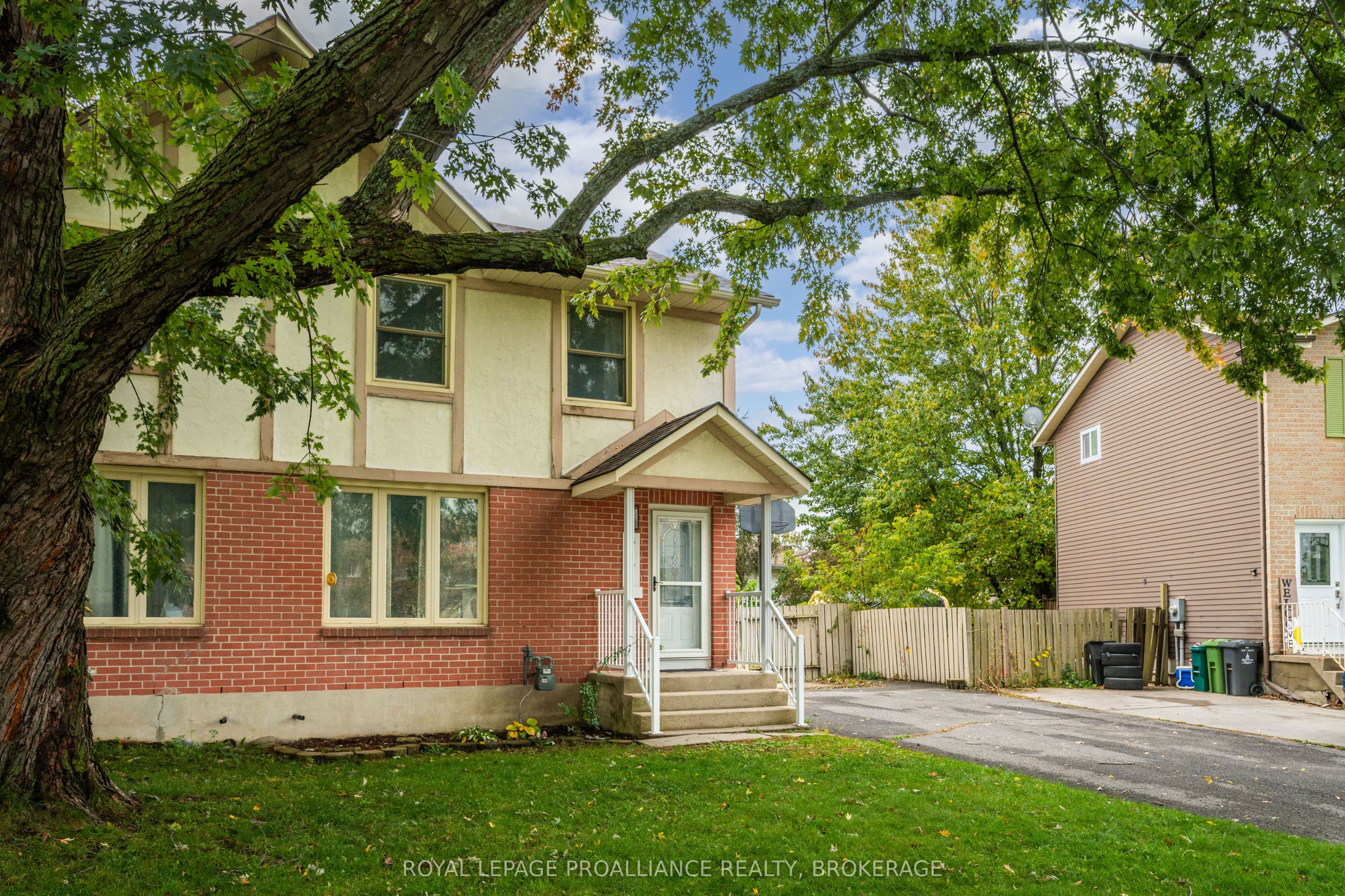 879 Beaconhill Court Property Photo 3