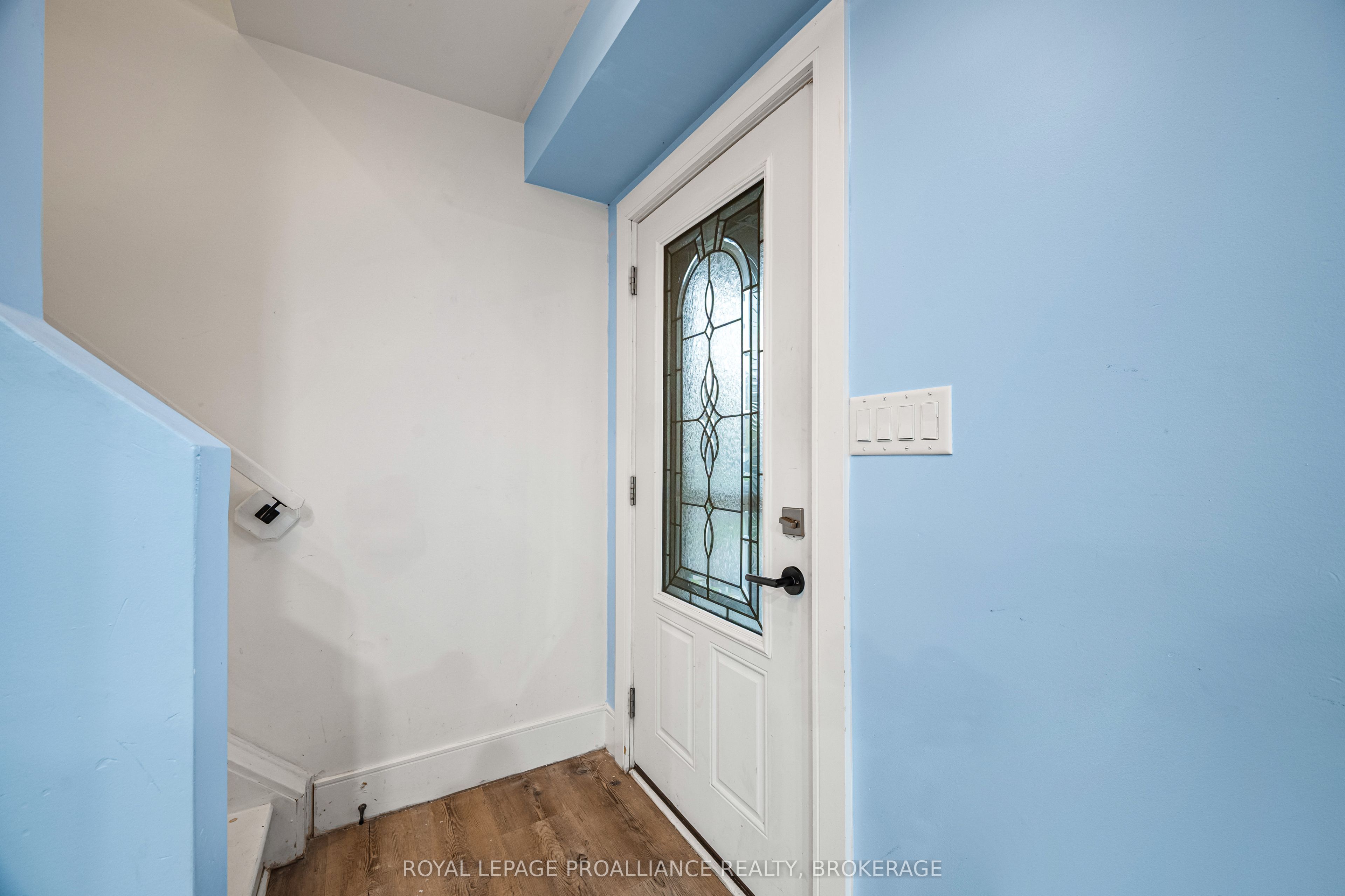 879 Beaconhill Court Property Photo 4
