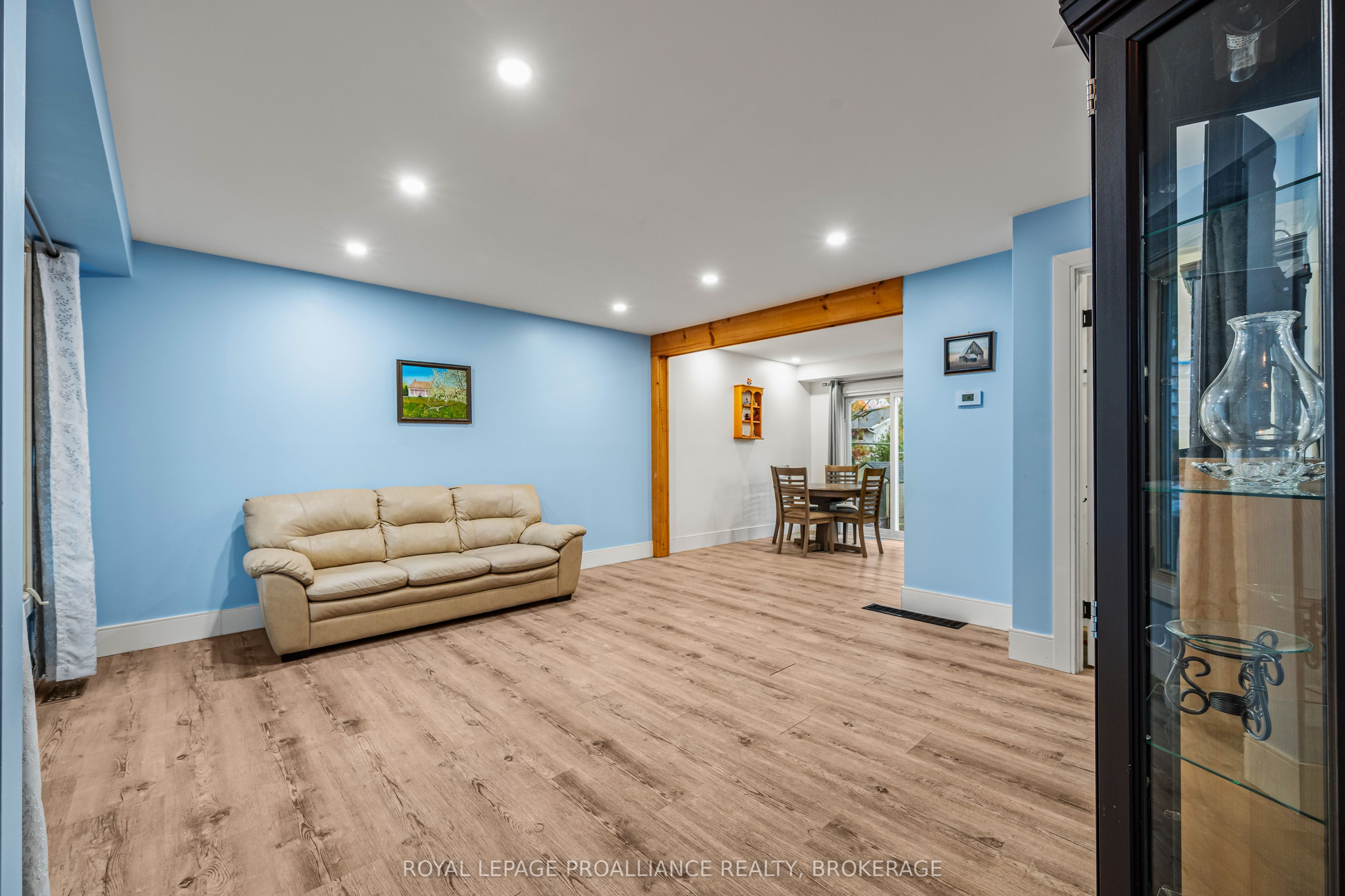879 Beaconhill Court Property Photo 5