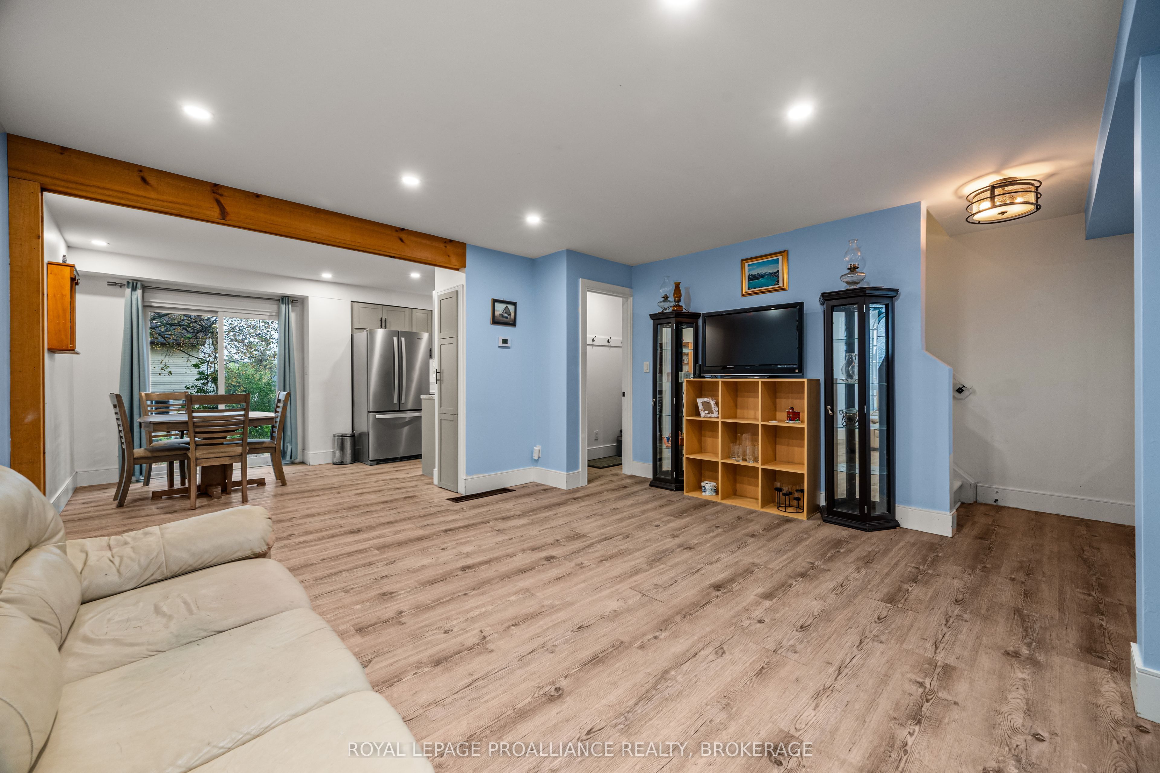 879 Beaconhill Court Property Photo 6