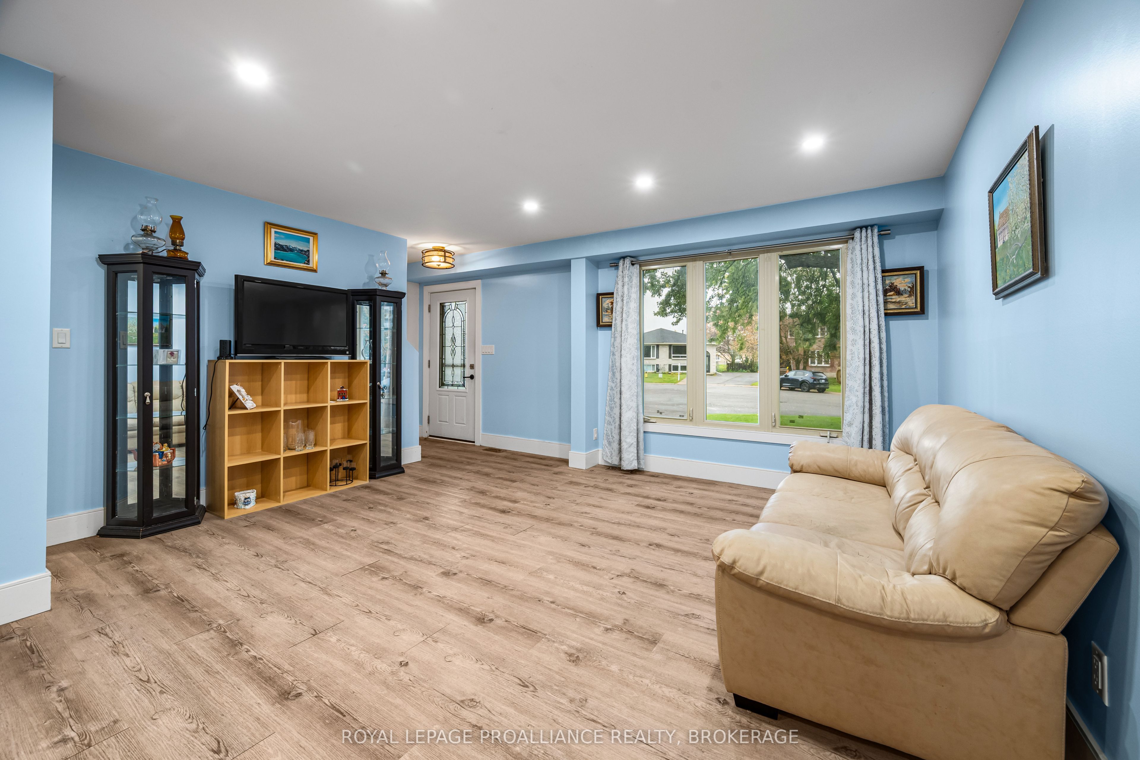 879 Beaconhill Court Property Photo 7