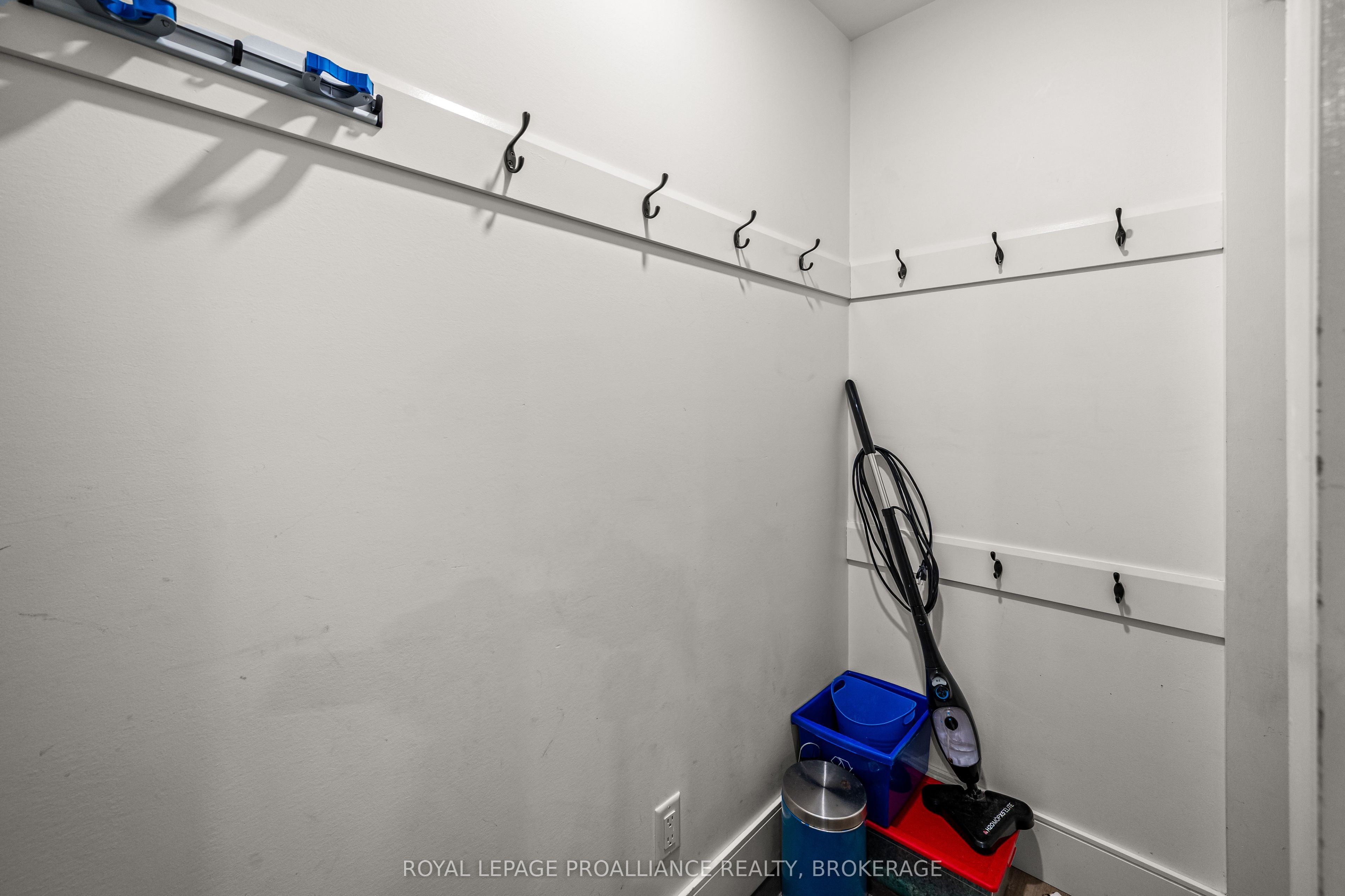 879 Beaconhill Court Property Photo 13