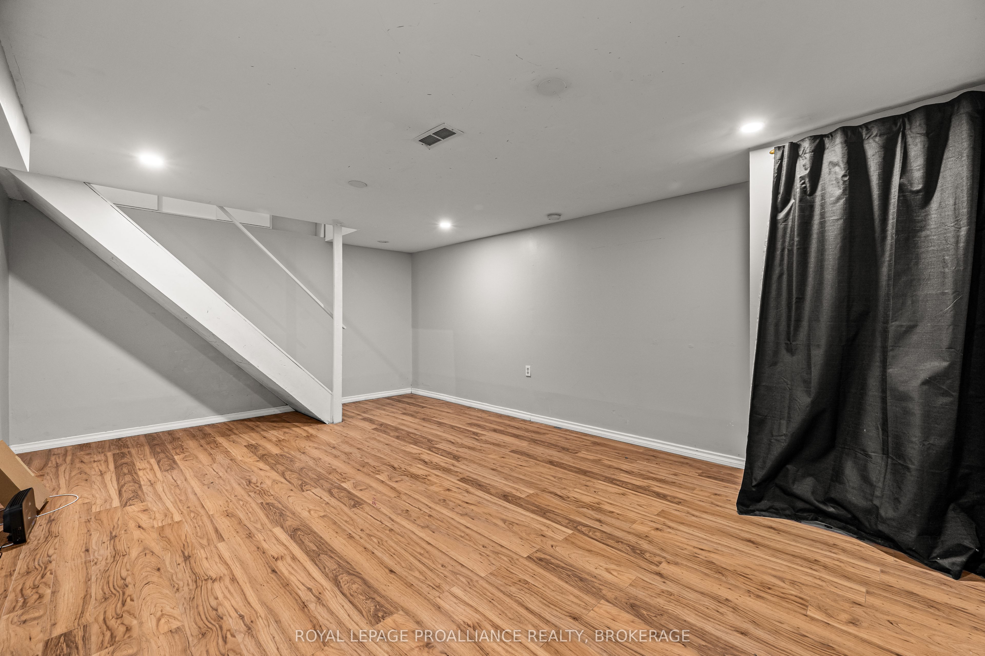 879 Beaconhill Court Property Photo 27