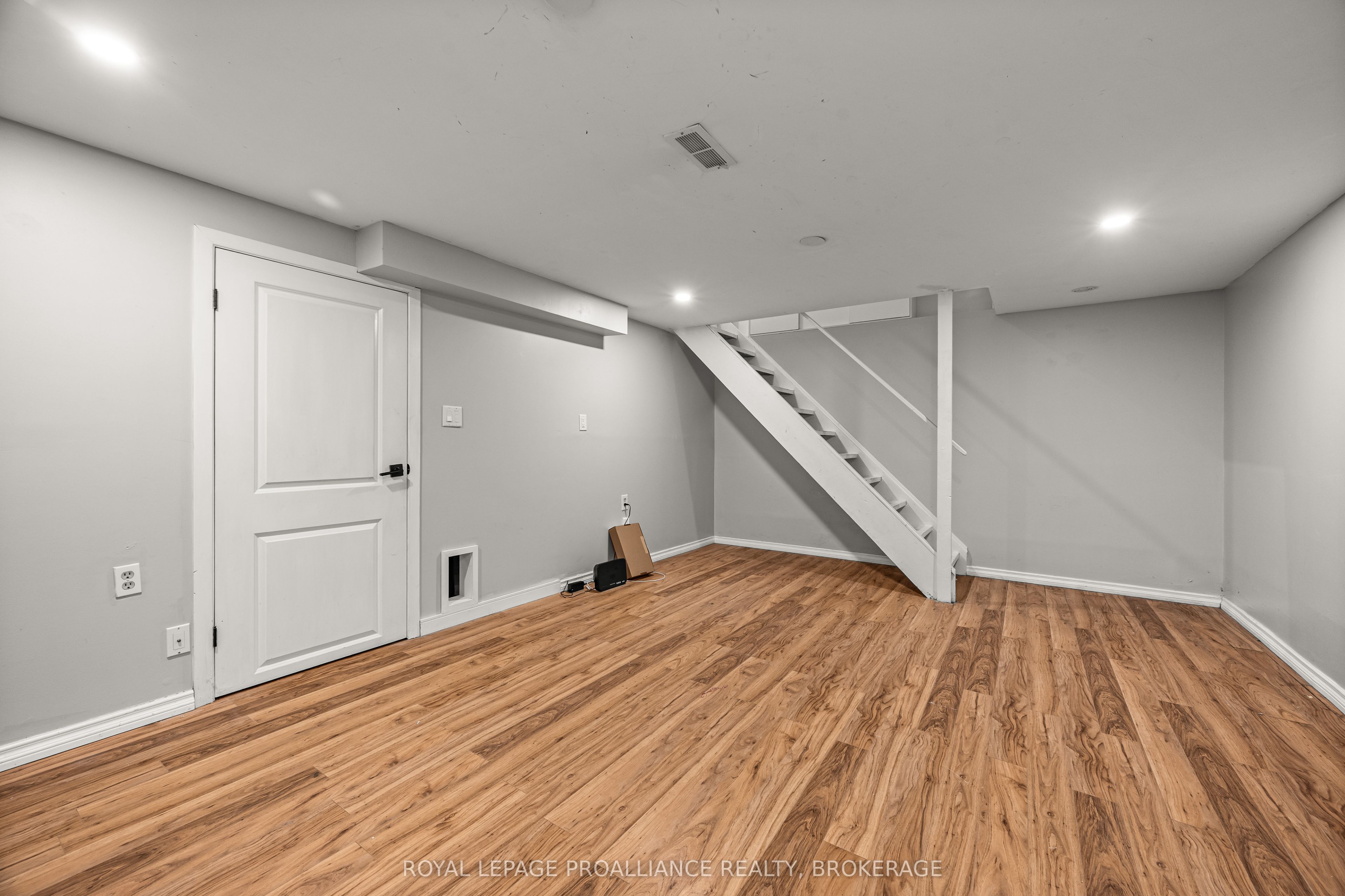 879 Beaconhill Court Property Photo 28