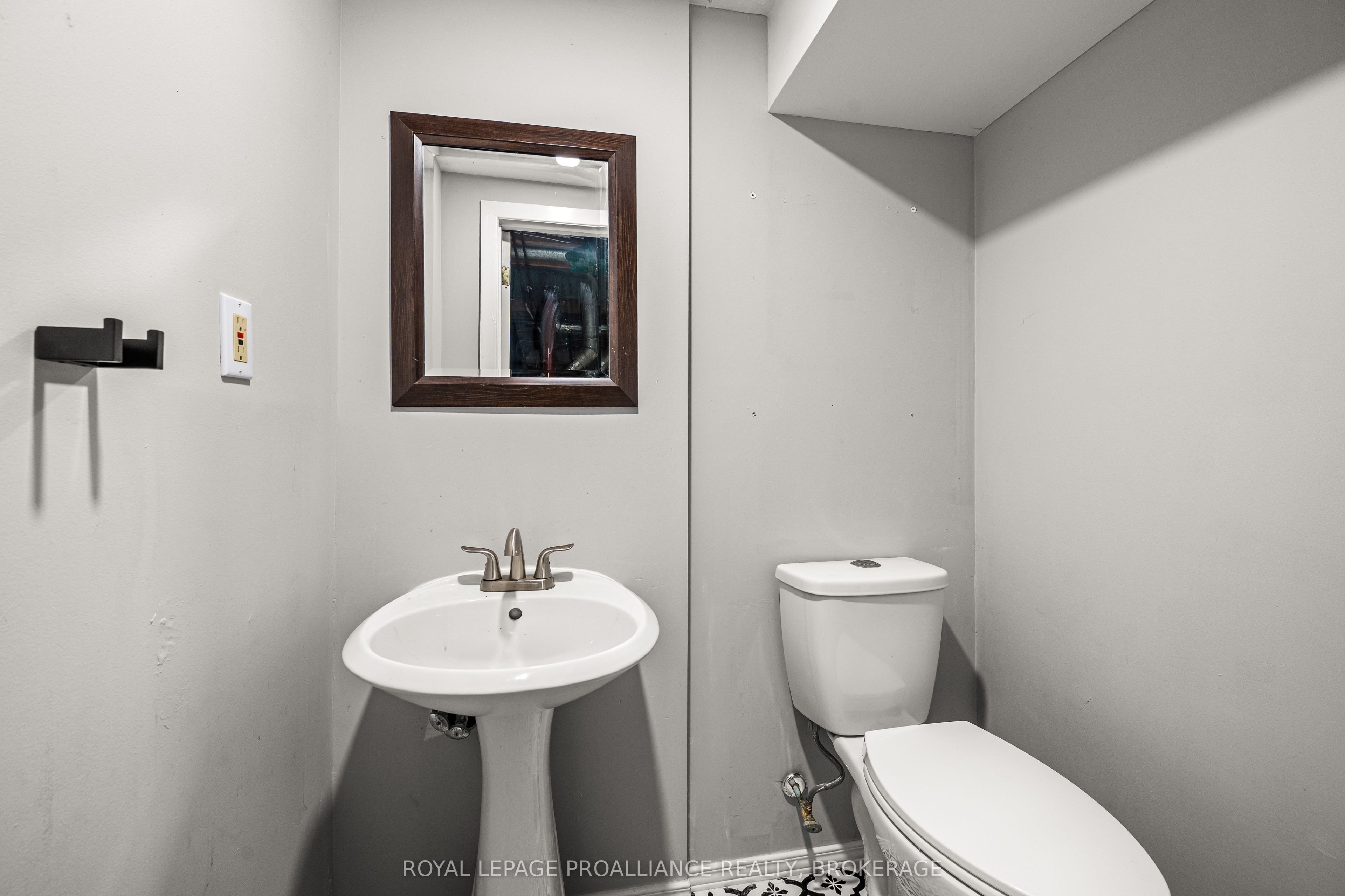 879 Beaconhill Court Property Photo 29