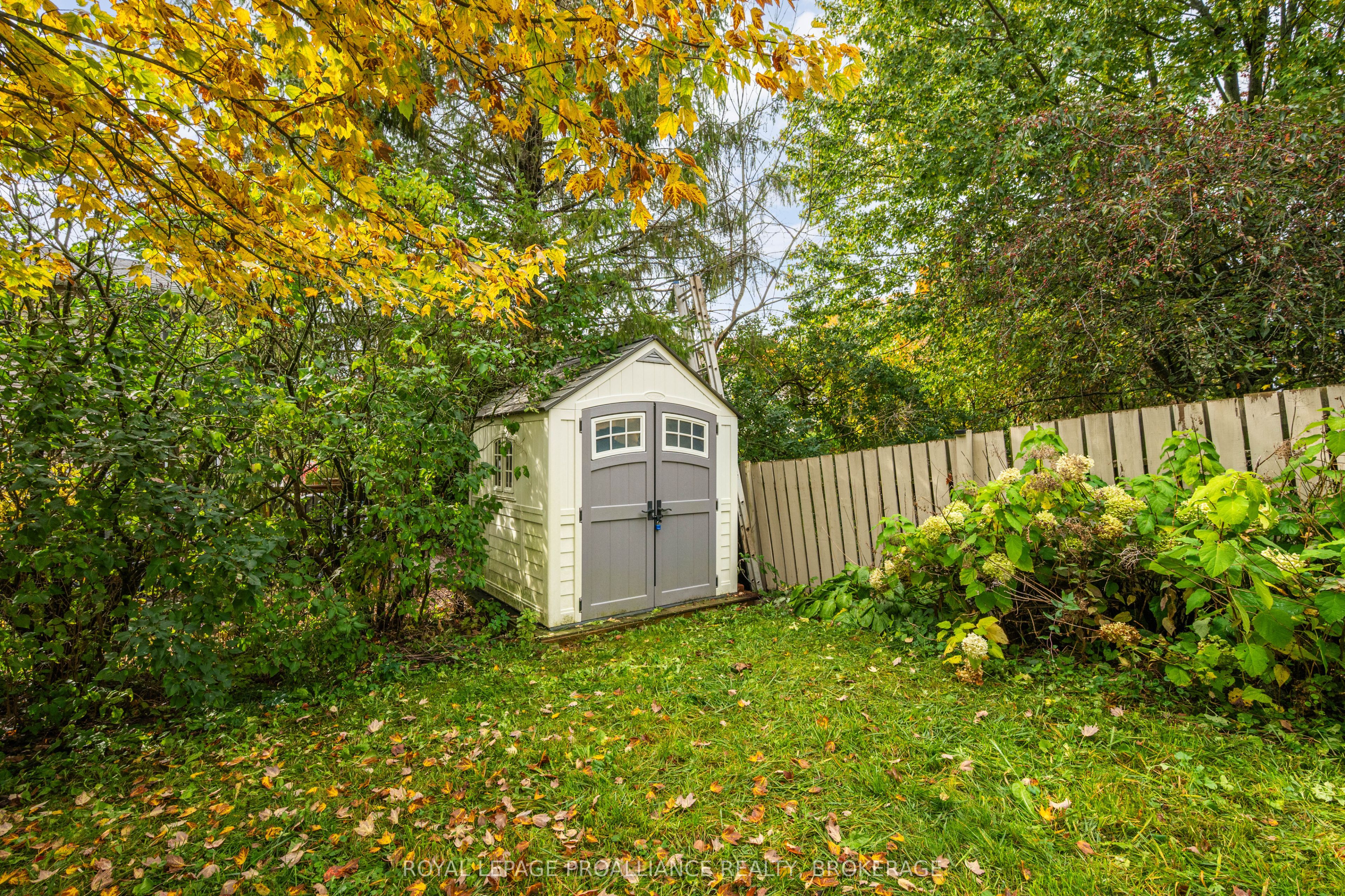 879 Beaconhill Court Property Photo 33
