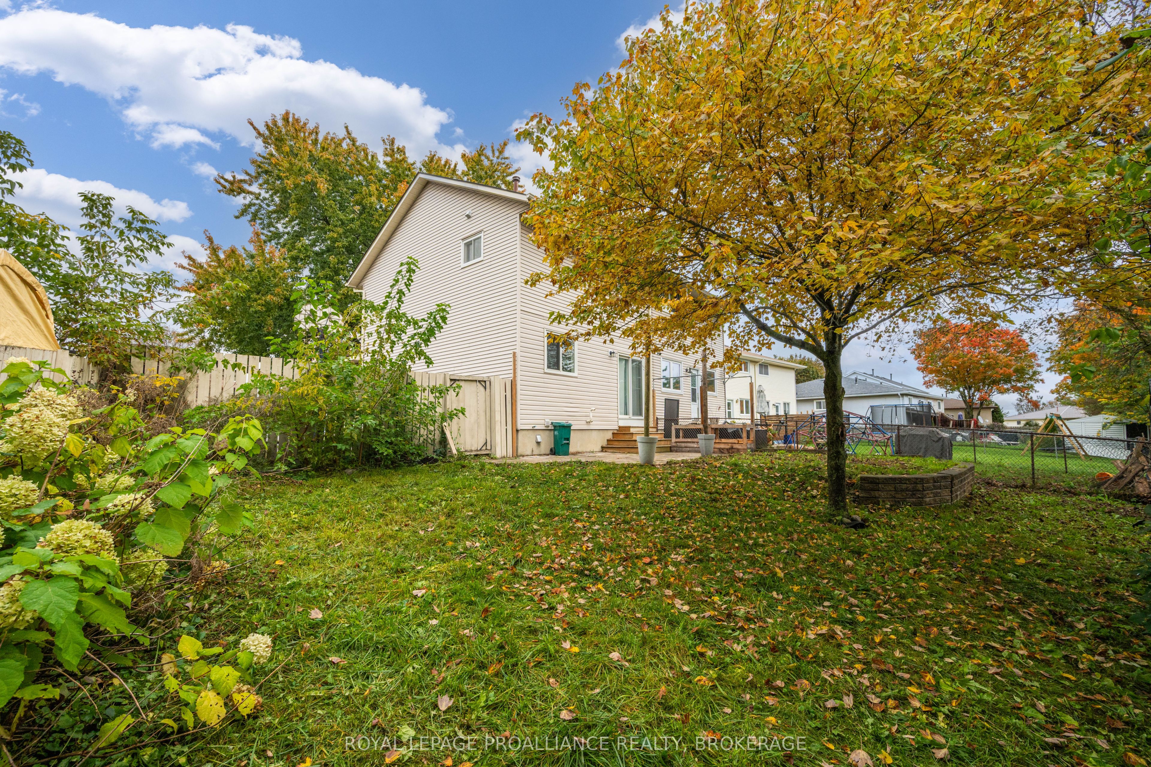 879 Beaconhill Court Property Photo 35