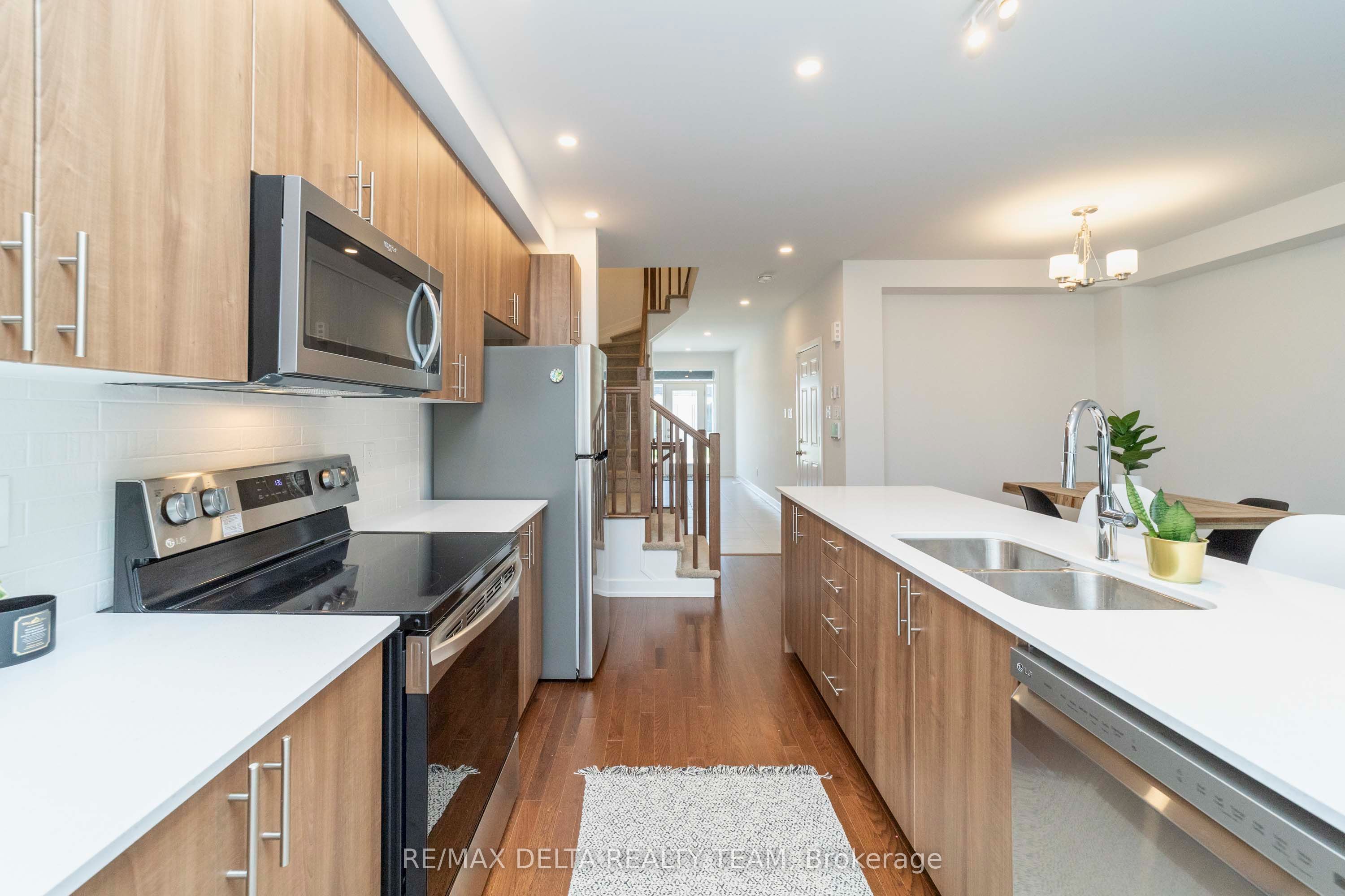 631 Knotridge Street Property Photo 11