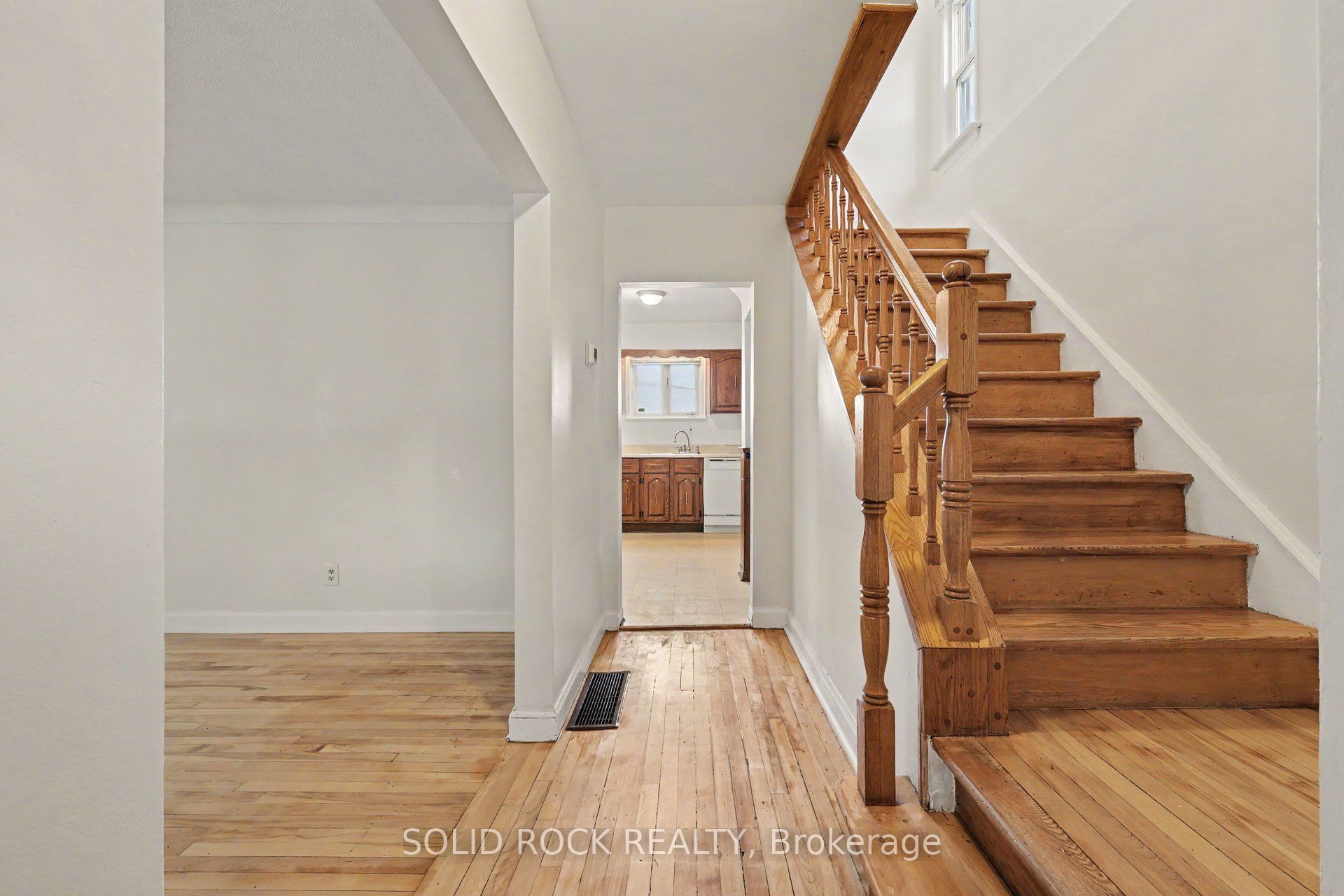 667 Alesther Street Property Photo 4
