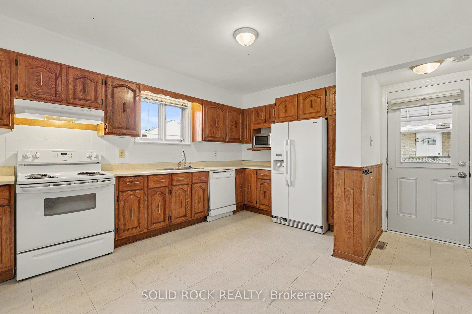 667 Alesther Street Property Photo 9