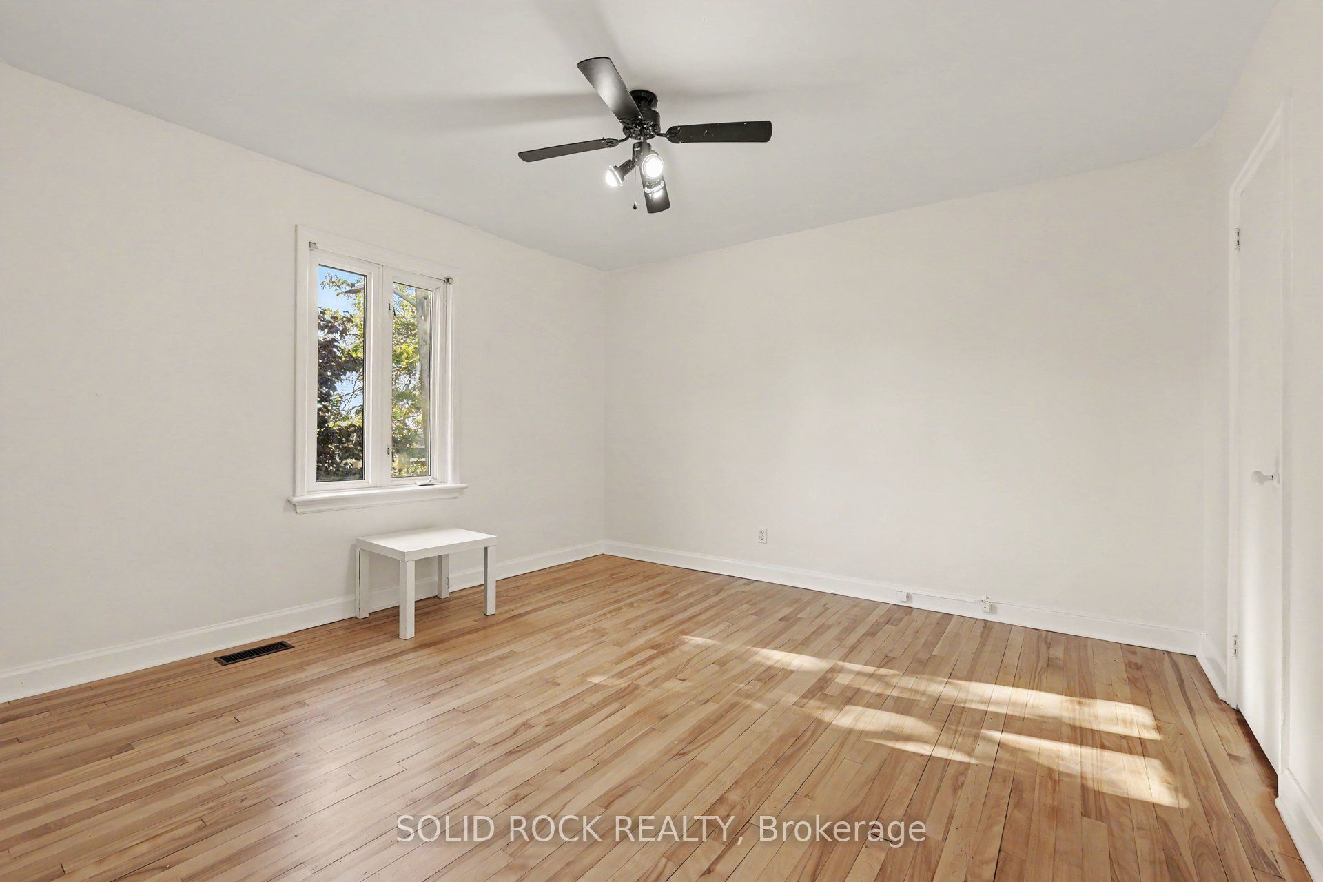 667 Alesther Street Property Photo 18