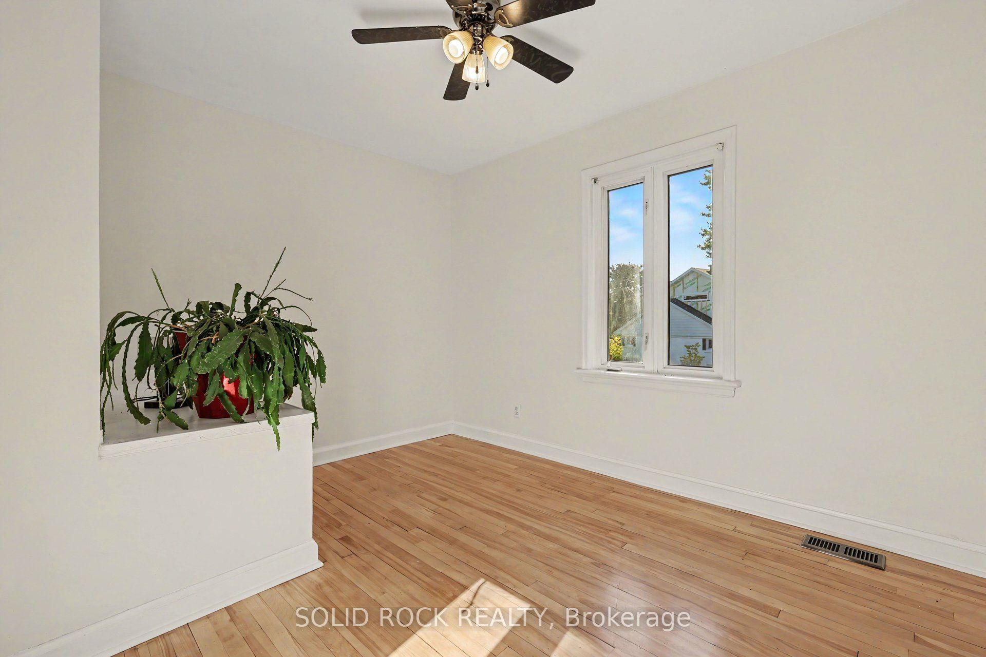 667 Alesther Street Property Photo 20