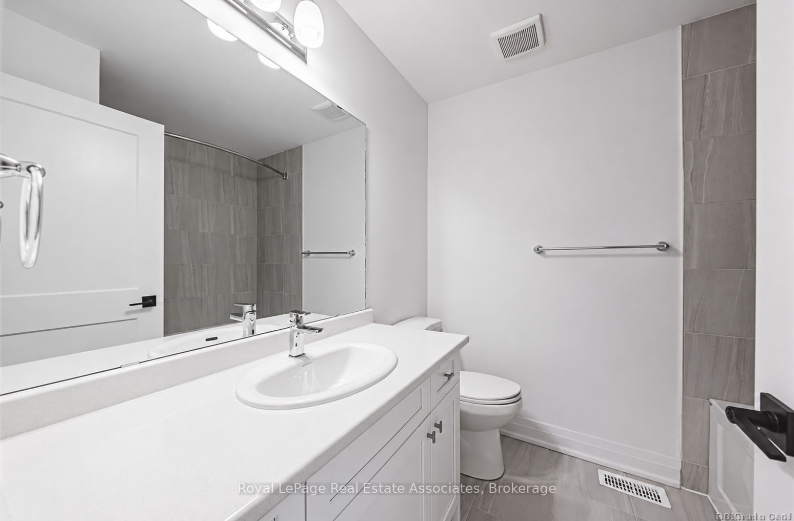 120 Court Drive 17 Property Photo 8