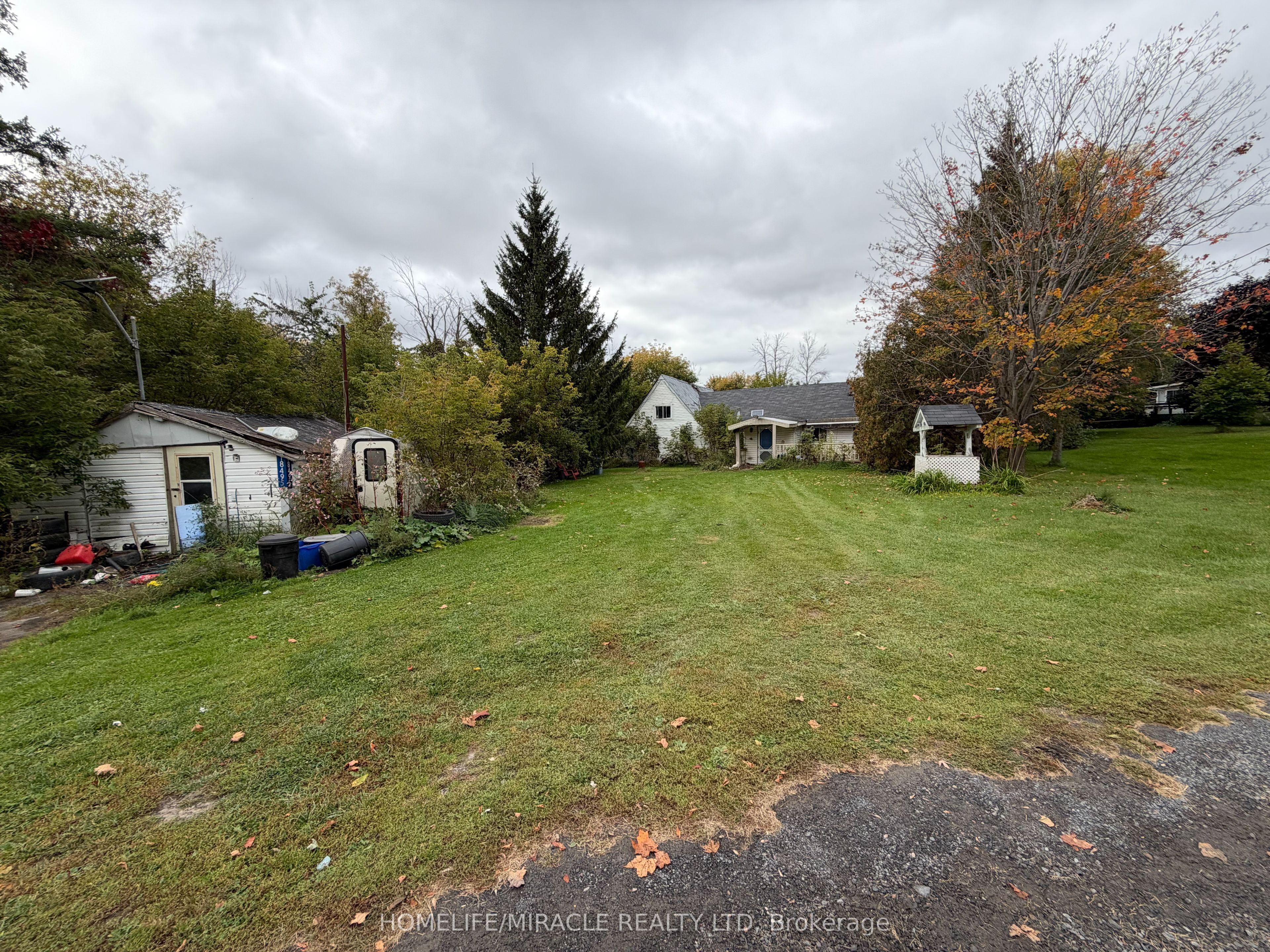 18495 Dundas Street Property Photo 1