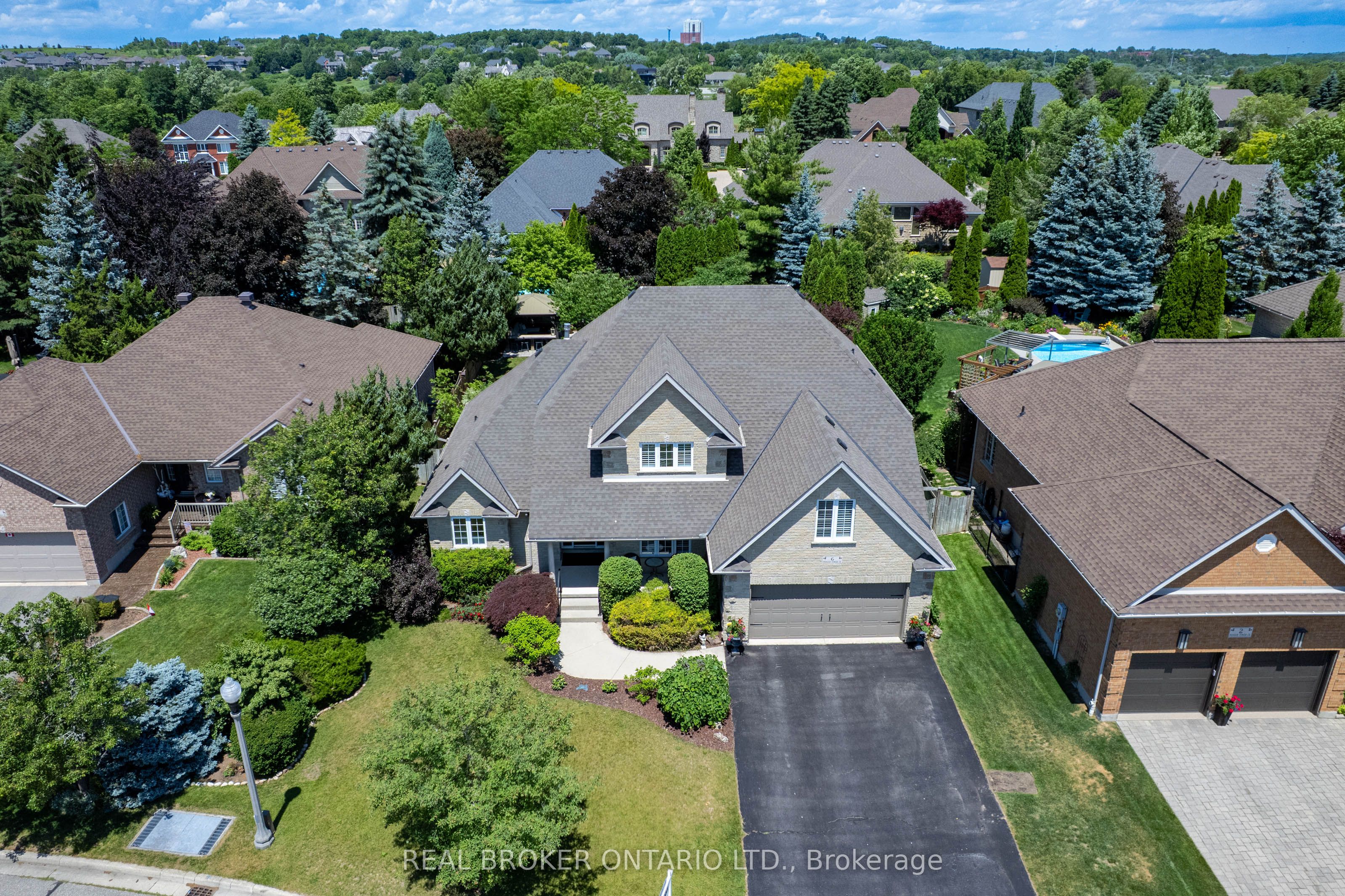 6 Pioneer Tower Crescent Property Photo 2