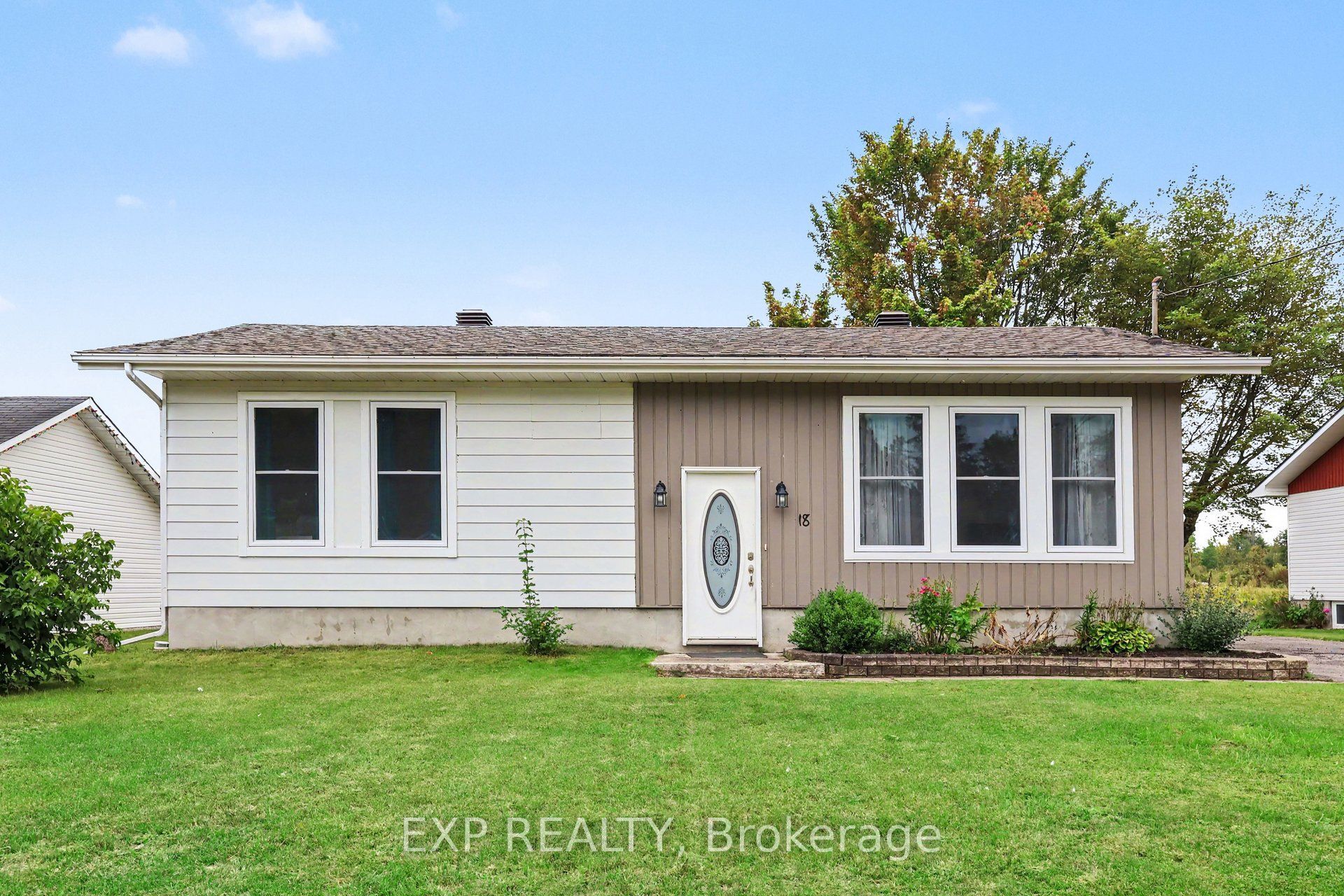 18 Centre Street Property Photo 2