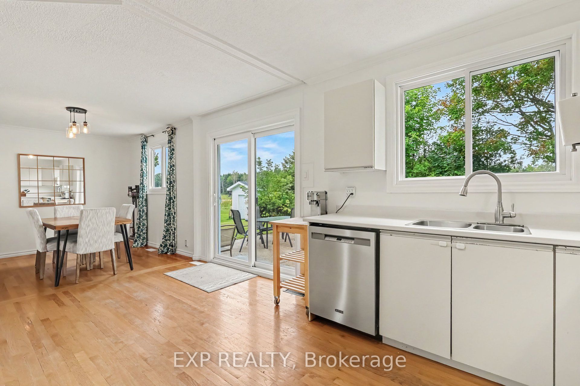 18 Centre Street Property Photo 15