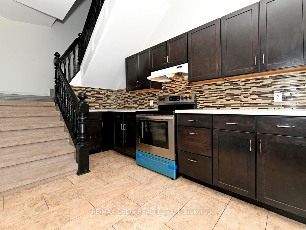 355 Bronson Avenue Property Photo 3